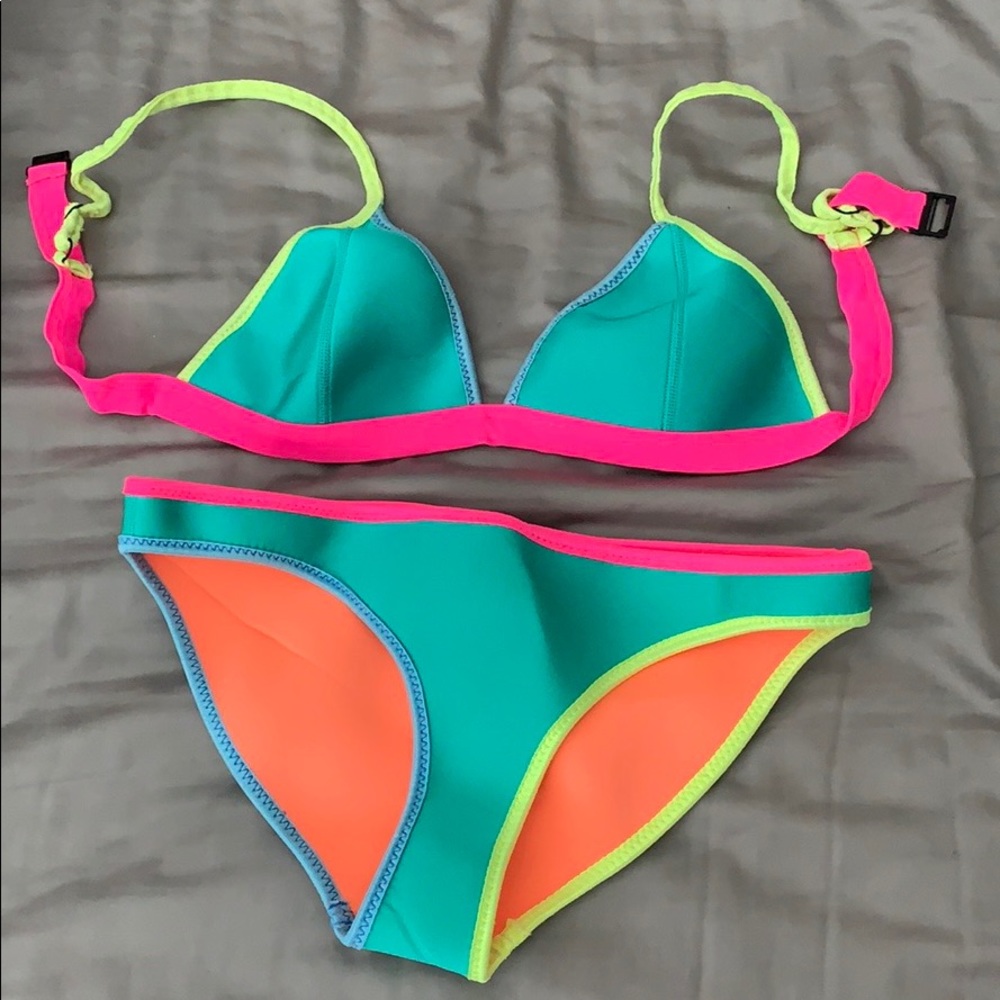 TRIANGL bathing suit set